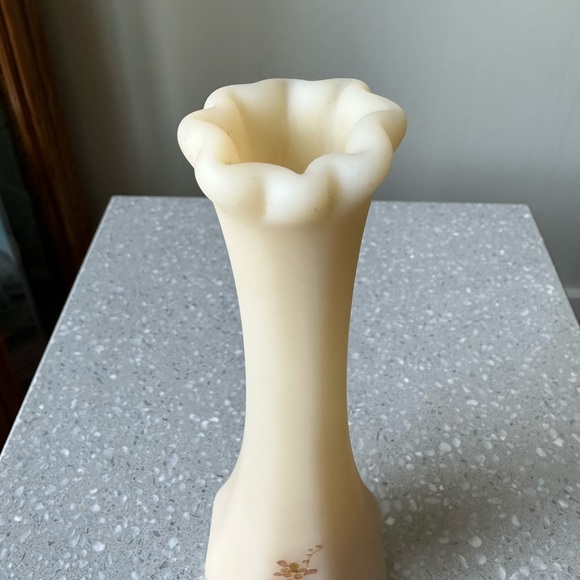 Fenton #9056 DR Chocolate Roses on Cameo Satin Vase Painted Custard Stamped - Picture 4 of 6